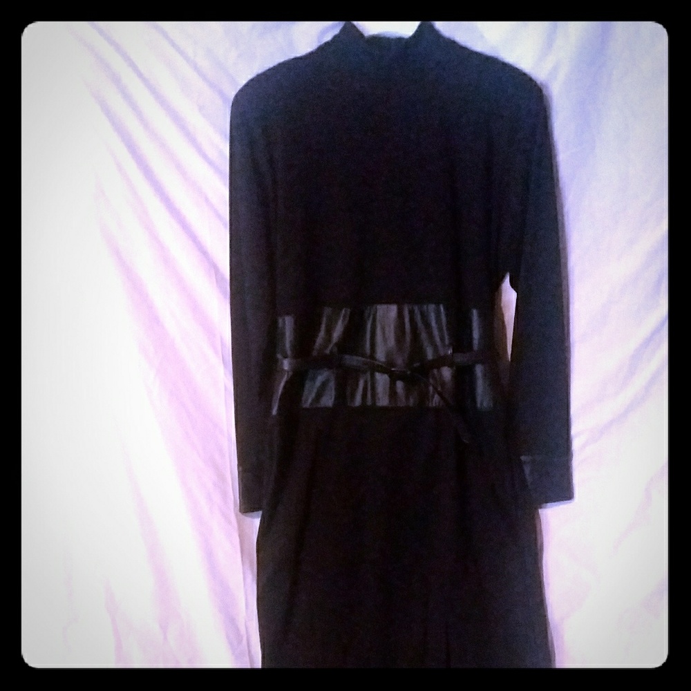 Leather waist & cuff, below knee, side slit black